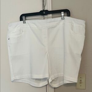 Westbound Woman white Park Avenue Fit shorts. Size 22W. 5” inseam. Like new